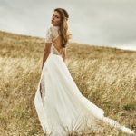 Suknelė vestuvėms: geriau pirkti ar nuomotis?